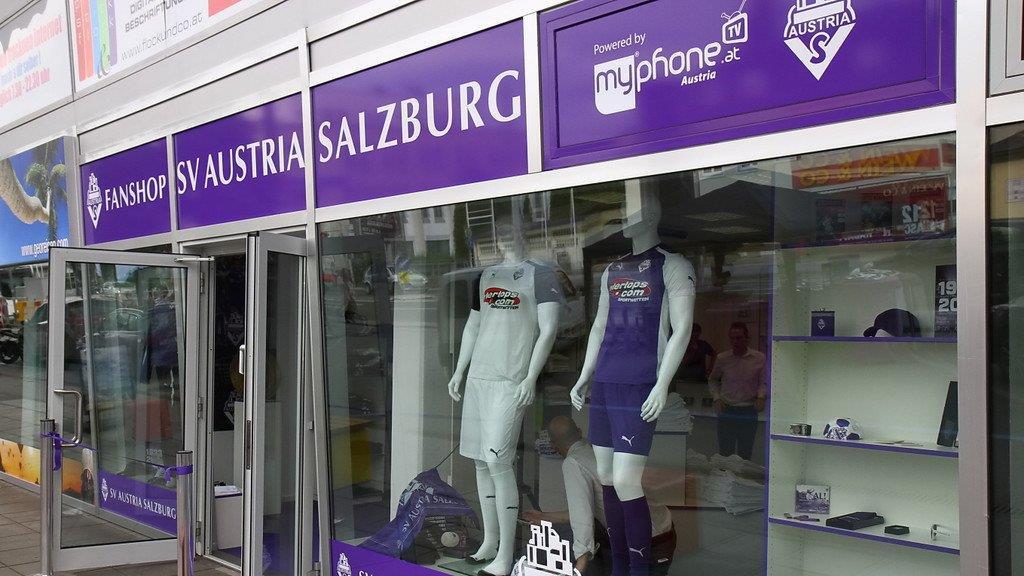 Austria Salzburg eröffnet Fanshop und fixiert ersten Transfer