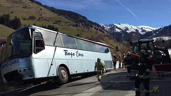 Mehr als 40 Kinder erlebten bange Minuten in belgischem Reisebus