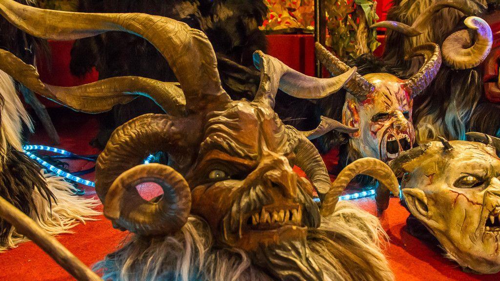Maskenausstellung der Maxglaner Teufel