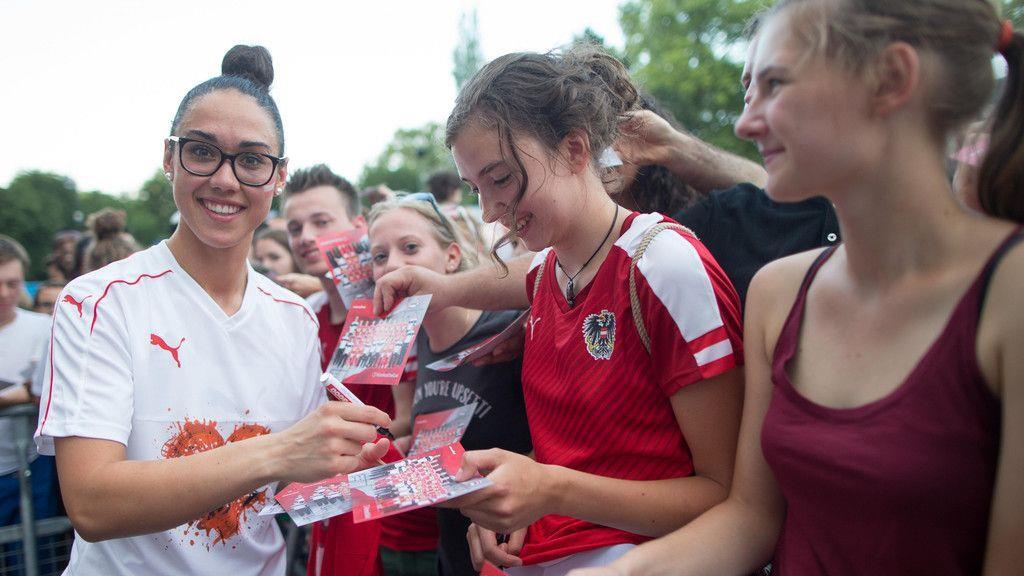 Empfang Fußballerinnen Rathausplatz