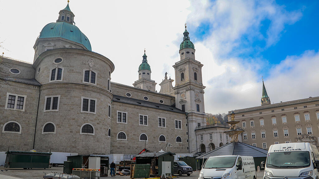 Aufbau Christkindlmarkt II