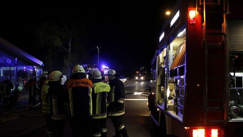 Feuerwehreinsatz in Autohaus, I