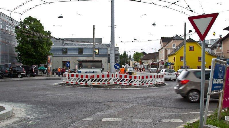 Kreisverkehr am Hans-Schmid-Platz