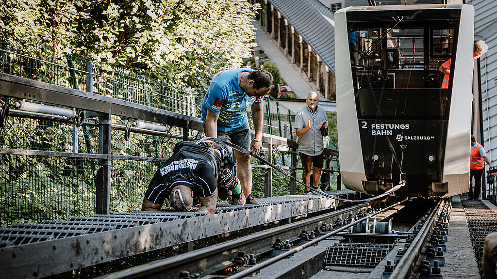 Weltrekordversuch FestungsBahn ziehen