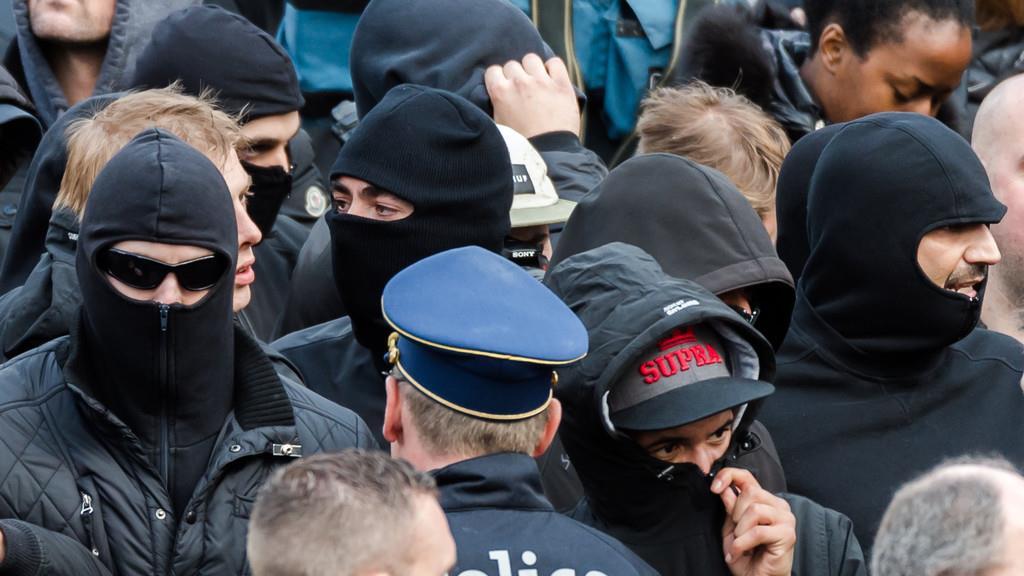Hooligans randalieren in Brüssel