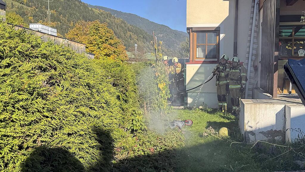 Brennende E-Scooter-Akkus explodieren in Mittersill