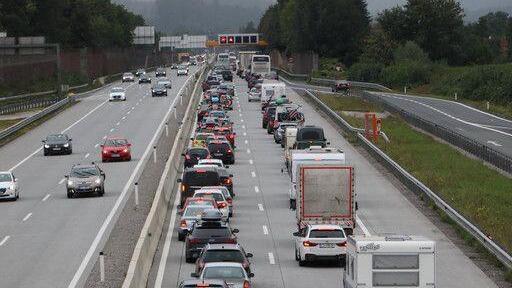 Stau auf der A10