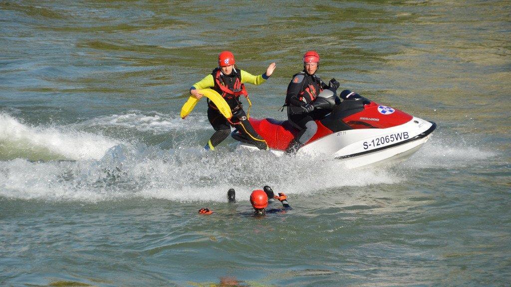 Übung der Wasserrettung, II