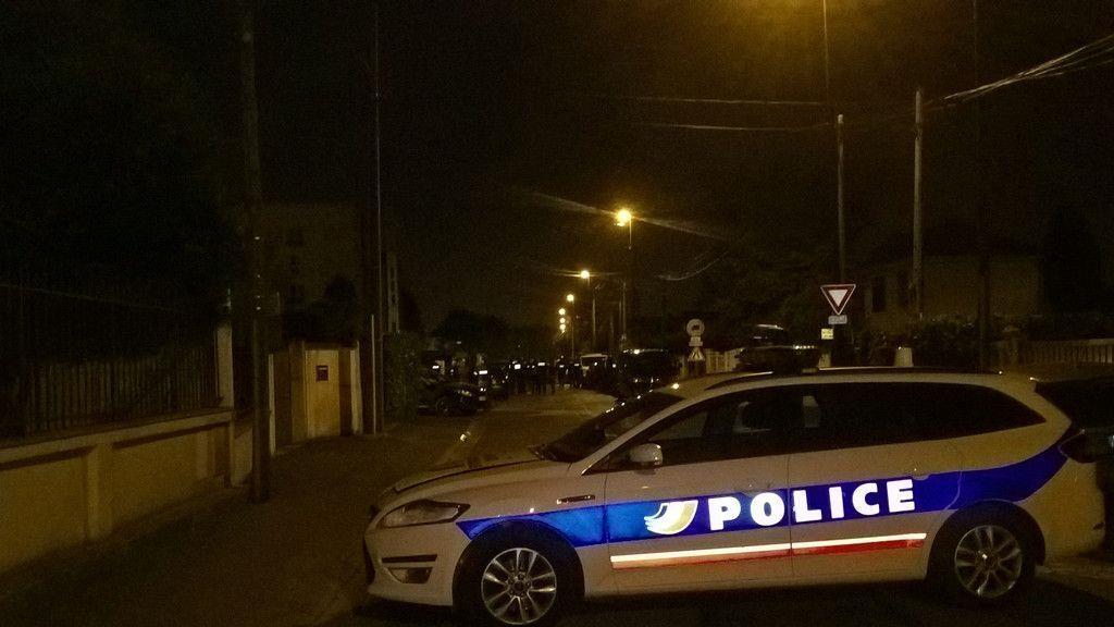 Vermeintlicher IS-Angriff in Paris: Polizist und Angreifer tot