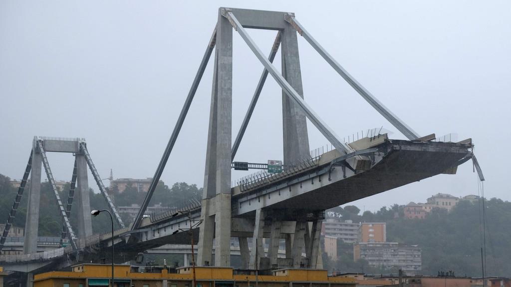 Autobahnbrücke in Genua eingestürzt