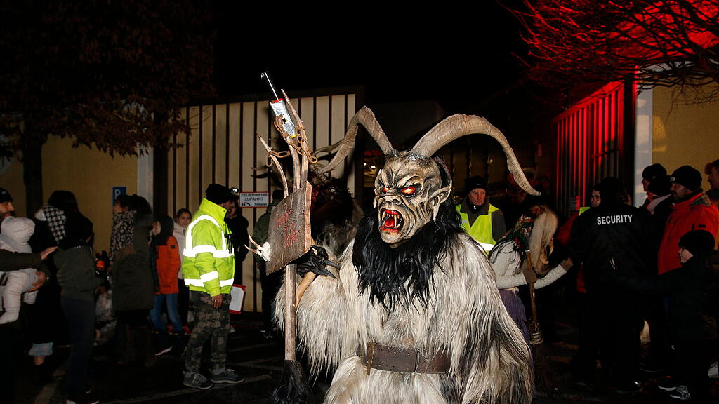 Maxglaner Krampus und Perchtenlauf