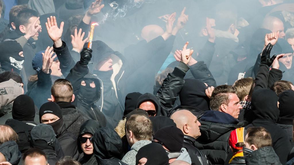 Hooligans randalieren in Brüssel