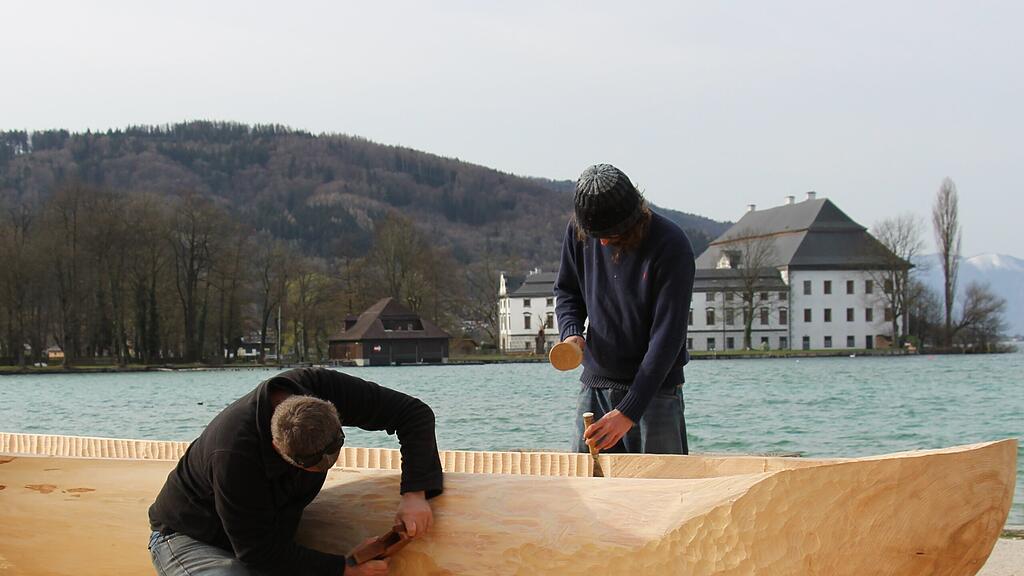 Vormodernes Handwerk übte ein Team am Attersee.