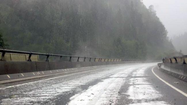 Hagelunwetter auf der B311 zwischen Taxenbach und Schwarzach.