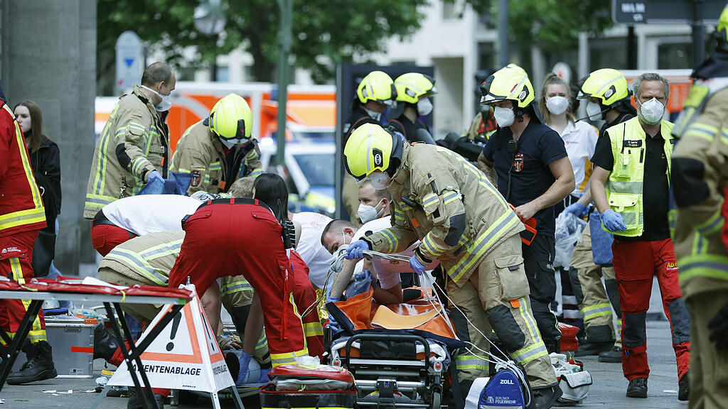 Berlin: Auto f\u00e4hrt in Menschenmenge II