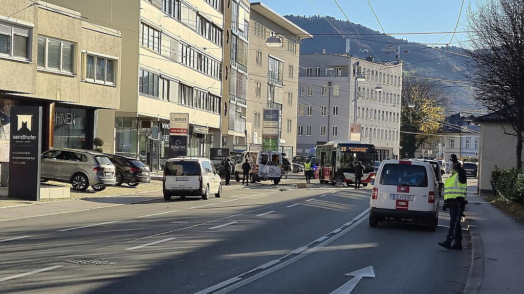 Auffahrunfall zwischen Albus und Lieferwagen