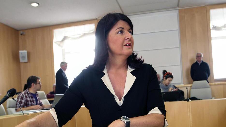 Landeshauptfrau Gabi Burgstaller (S) ließ durchklingen, dass sie mit der Wiedereinsetzung von Eduard Paulus am alten Posten keine Freude hat.