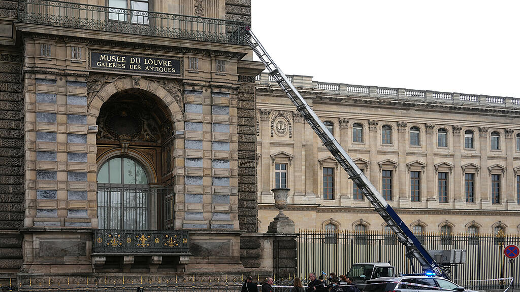 Raubüberfall in Louvre-Museum in Paris