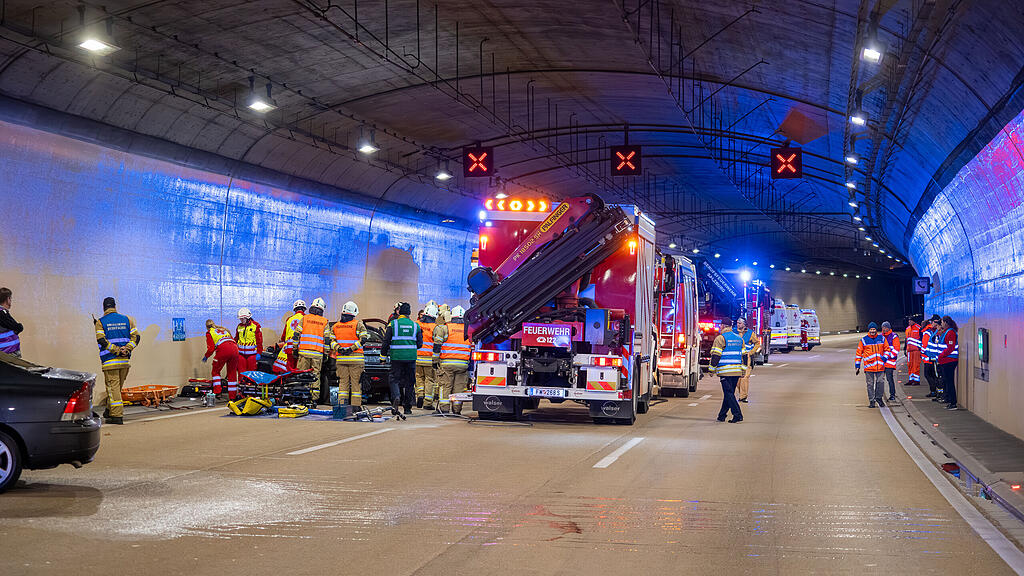 Große Einsatzübung im Lieferinger-Tunnel