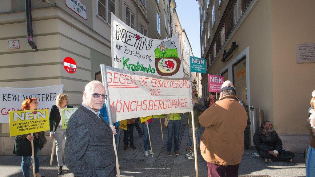 Demos vor dem Rathaus II