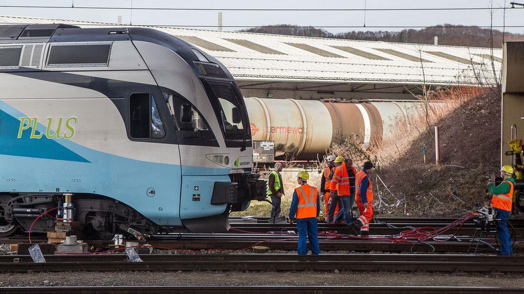Zuggarnitur am Salzburger Hauptbahnhof entgleist II