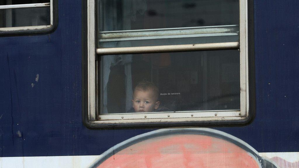 Flüchtlinge besetzen Bahnschienen bei Idomeni erneut