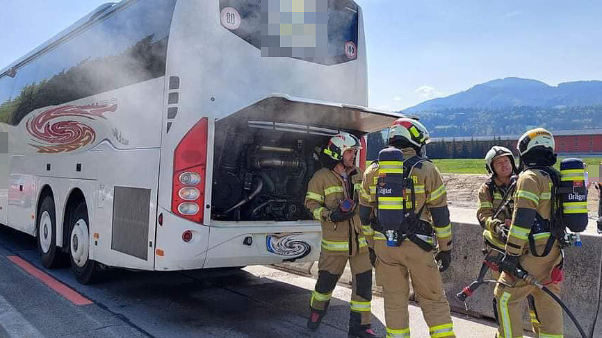 Reisbusbrand in Thalgau