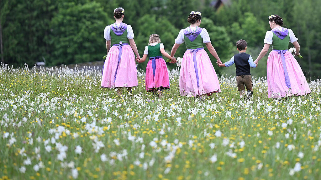 65. NARZISSENFEST IM AUSSEERLAND / FOTOTERMIN DER HOHEITEN