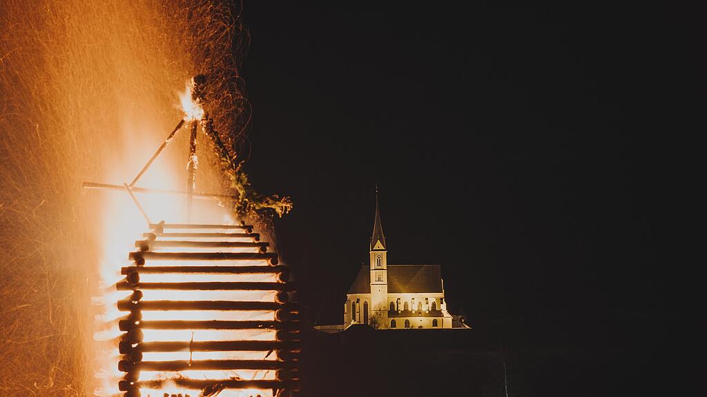 Osterfeuer im Lungau