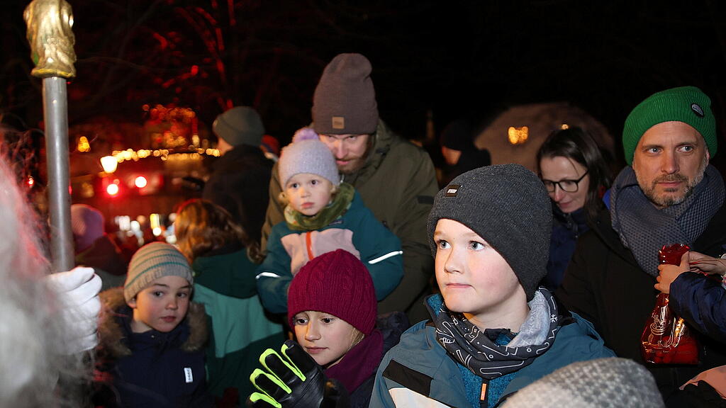 Anifer Krampuslauf am Dorfplatz