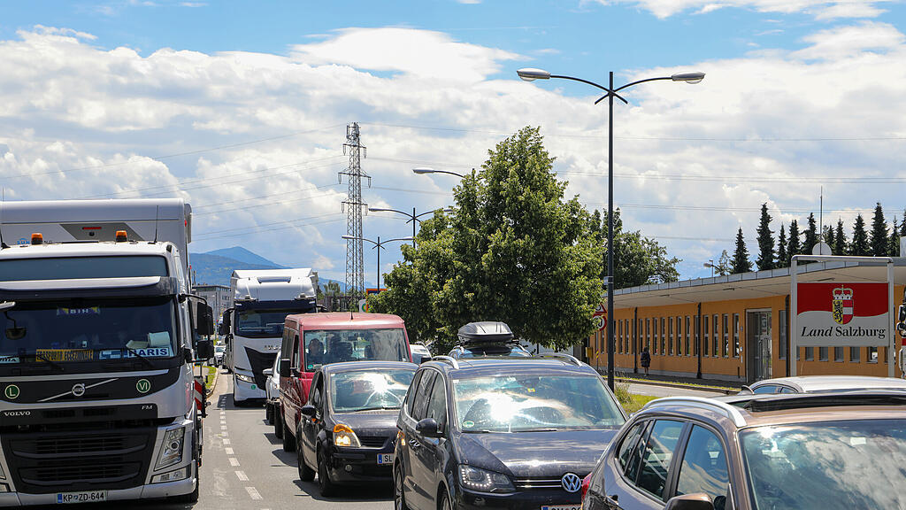 Stau Grenzkontrollen Münchner Bundesstraße