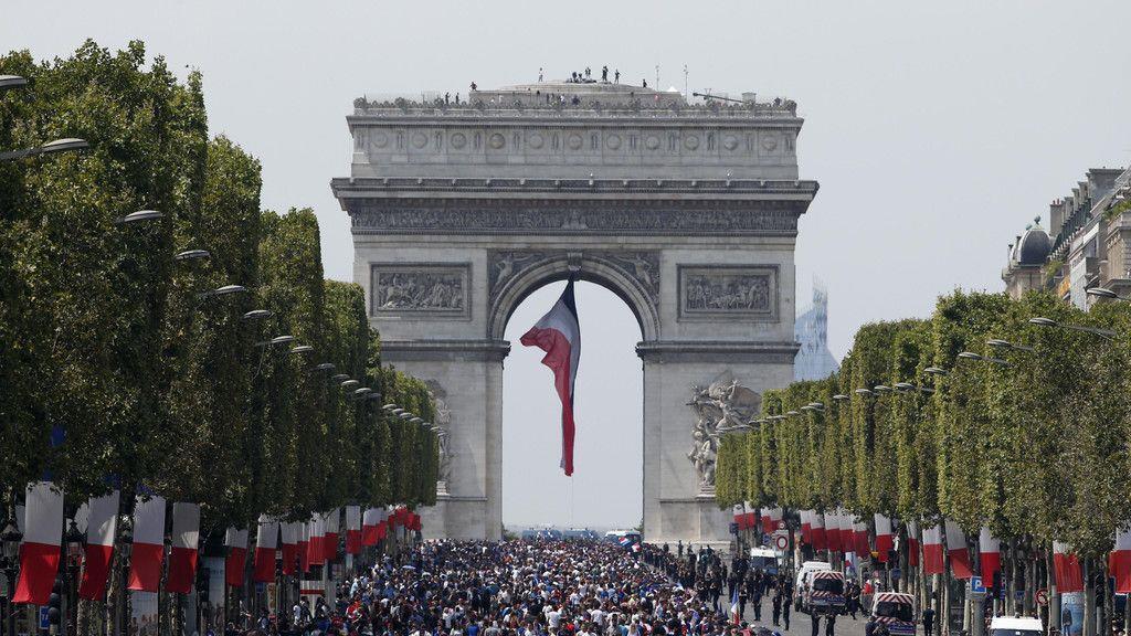Weltmeister in Paris empfangen