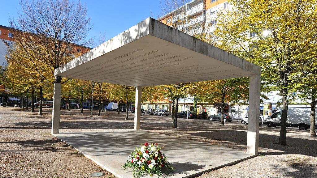Zum 10-jährigen Jubiläum wurde das Zobernig-Kunstwerk vor dem Bahnhof restauriert.