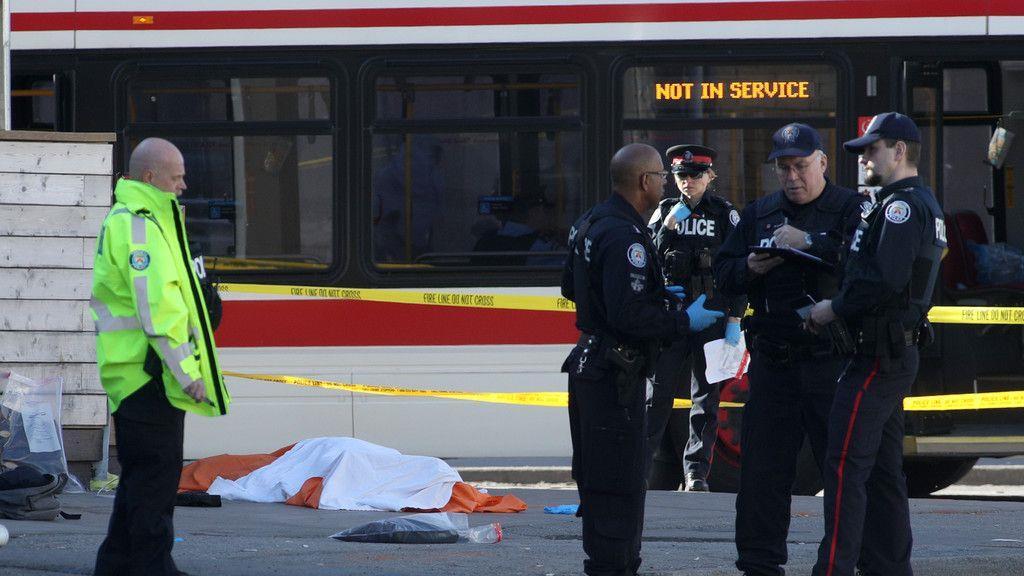 Transporter rast in Toronto in Menschenmenge: 10 Tote