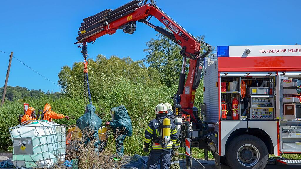 Ein Unfall in Taufkirchen an der Pram fordert die Einsatzkräfte.