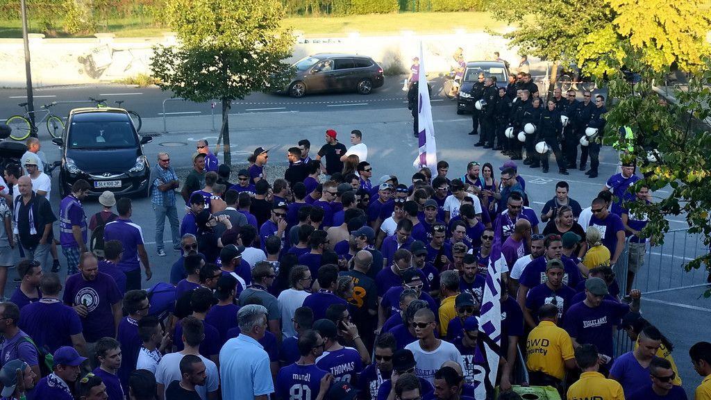 Fan-Marsch zum Stadtderby