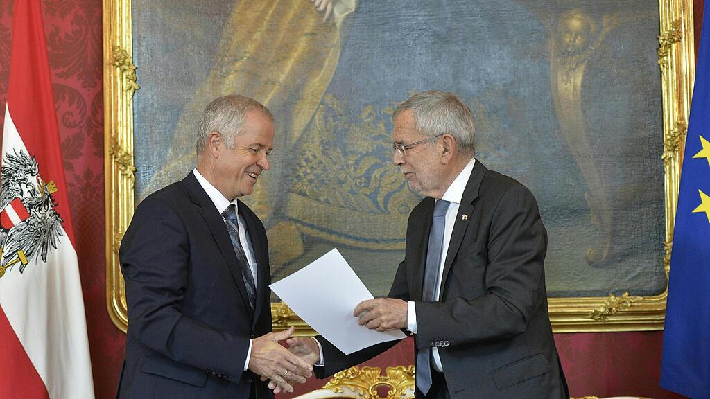 SB, Minister, Übergangsregierung