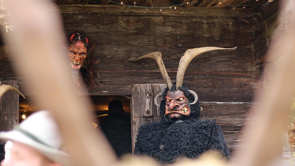 Maskenausstellung "Grossarler Gschlacht"