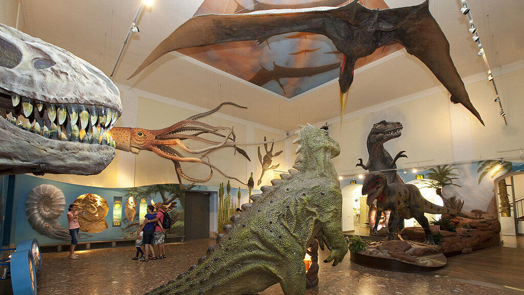 Saurierhalle im Haus der Natur