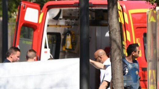 Marseille: Auto rast in Bushaltestelle
