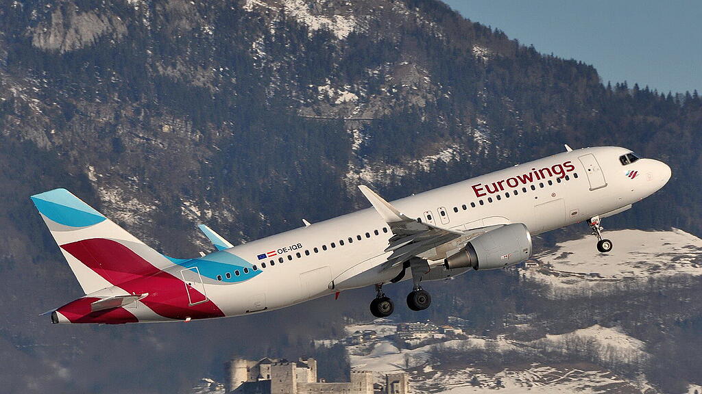 Eurowings A320 OE-IQB SZG 02 02 17b.jpg