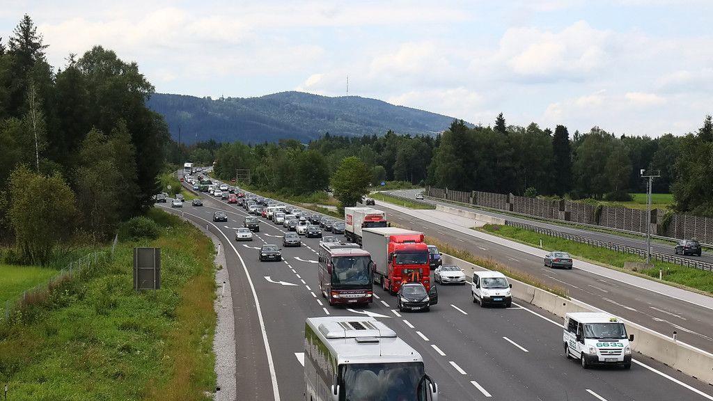 Stau nach Auffahrunfall auf A10