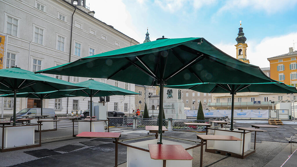 Aufbau Eiszauber am Mozartplatz