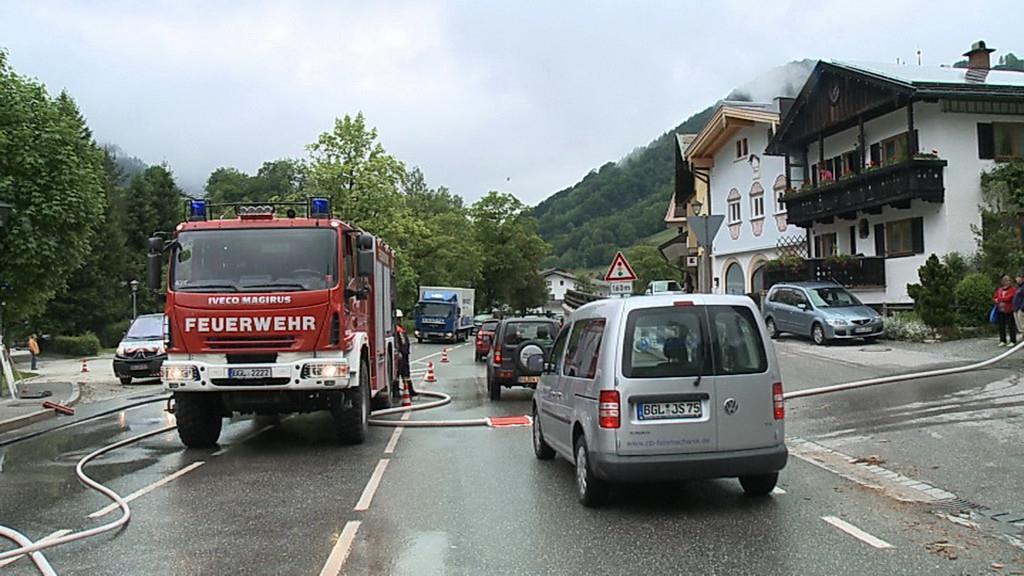 Aufräumarbeiten in Marktschellenberg