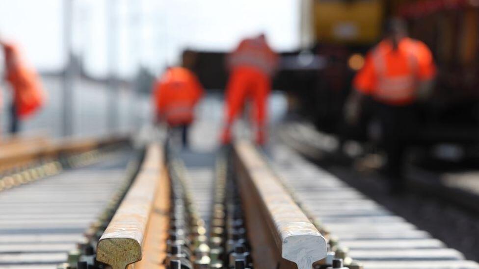 Rettungseinsatz auf Bahnstrecke zwischen Straßwalchen und Seekirchen