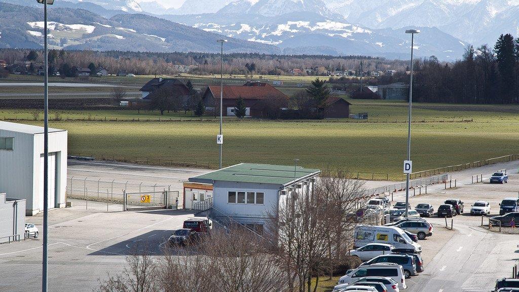 Flughafen sperrt 1.000 Parkplätze