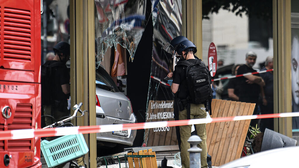 Berlin: Auto fährt in Menschenmenge