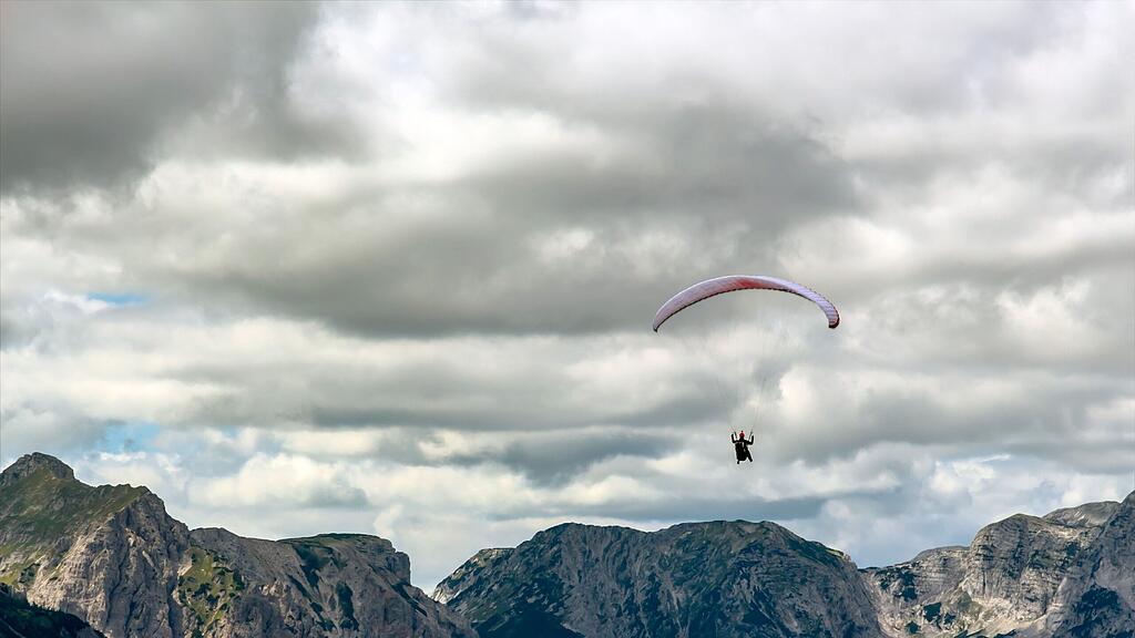 Der Paragleiter bekam in großer Höhe plötzlich Schwierigkeiten.