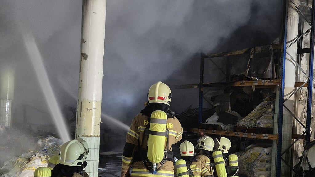 Brand Hallein Lagerhalle