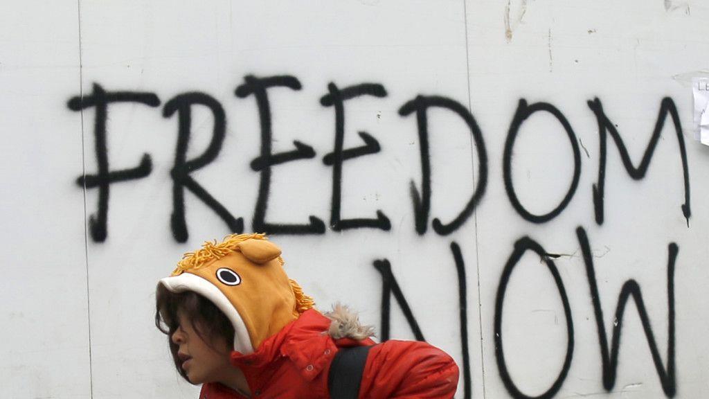 Flüchtlinge besetzen Bahnschienen bei Idomeni erneut